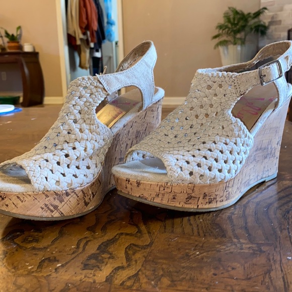 Cream color wedges - Picture 1 of 8